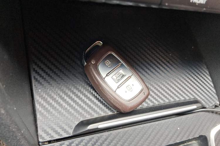Used Hyundai Elantra (6th Generation / Lingdong) 2016 1.6L Automatic ZhiXuan – Elite Version Interior 1