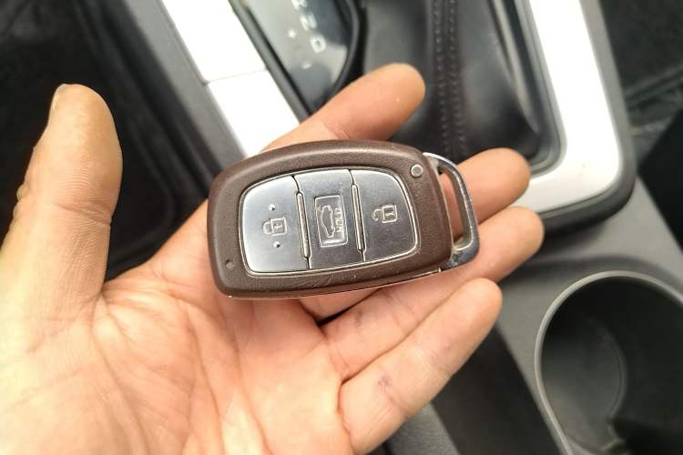 Used Hyundai Elantra (6th Generation / Lingdong) 2016 1.6L Automatic ZhiXuan – Elite Version Interior 1
