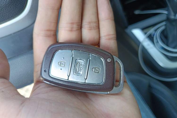 Used Hyundai Elantra (6th Generation / Lingdong) 2016 1.6L Automatic ZhiXuan – Elite Version Interior 1