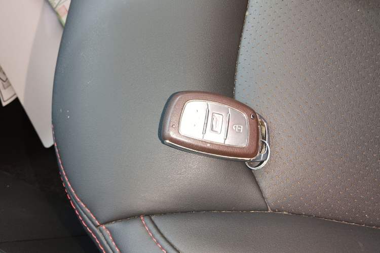Used Hyundai Elantra (6th Generation / Lingdong) 2016 1.6L Automatic ZhiXuan – Elite Version Interior 1