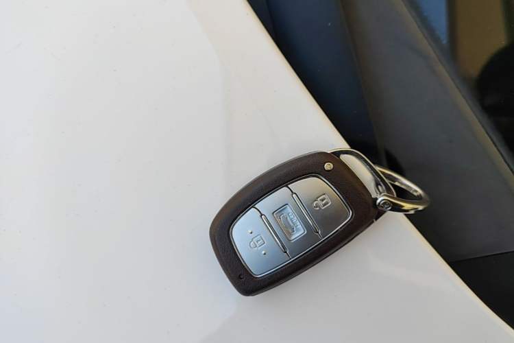 Used Hyundai Elantra (6th Generation / Lingdong) 2016 1.6L Automatic ZhiXuan – Elite Version Interior 1