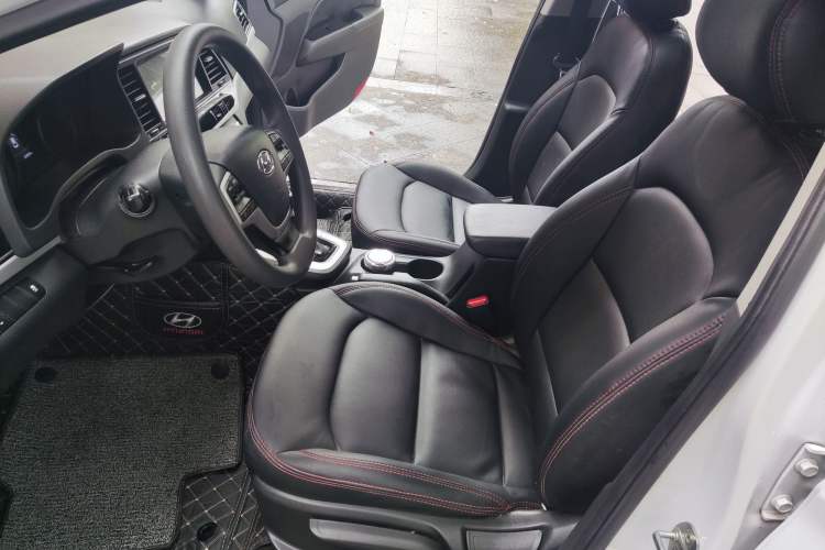 Used Hyundai Elantra (6th Generation / Lingdong) 2016 1.6L Automatic ZhiXuan – Elite Version Interior 1