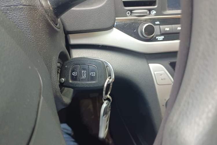 Used Hyundai Elantra (6th Generation / Lingdong) 2016 1.6L Automatic ZhiXuan – Elite Version Interior 1