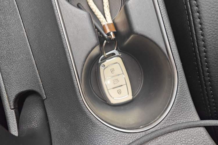 Used Hyundai Elantra (6th Generation / Lingdong) 2016 1.6L Automatic ZhiXuan – Elite Version Interior 1