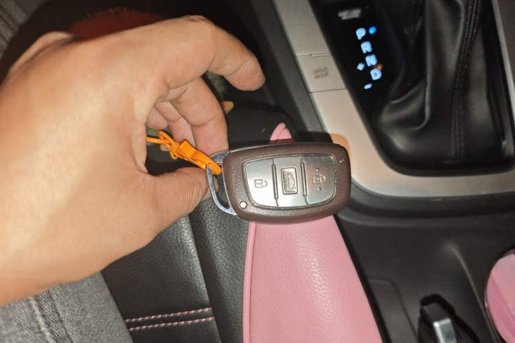 Used Hyundai Elantra (6th Generation / Lingdong) 2016 1.6L Automatic ZhiXuan – Elite Version Interior 1