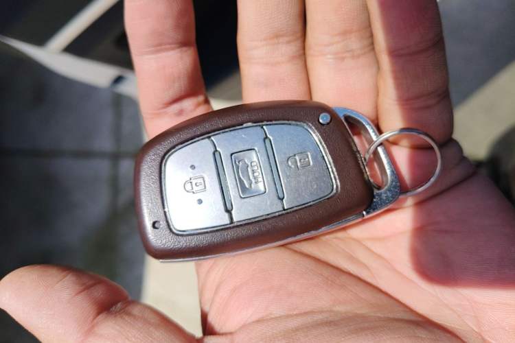 Used Hyundai Elantra (6th Generation / Lingdong) 2016 1.6L Automatic ZhiXuan – Elite Version Interior 1