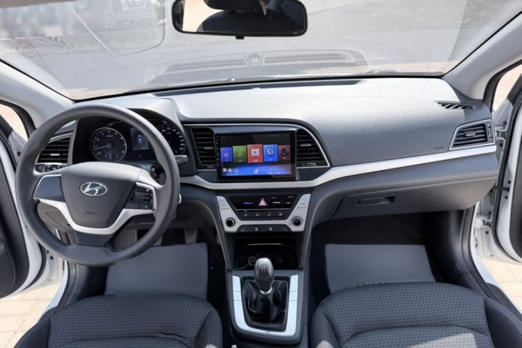Used Hyundai Elantra (6th Generation / Lingdong) 2016 1.6L Manual ZhiXuan·Youth Edition Interior 1