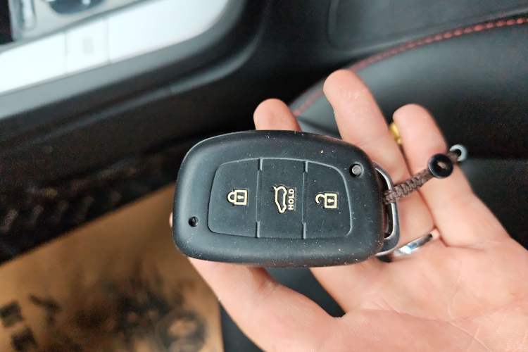 Used Hyundai Elantra (6th Generation / Lingdong) 2016 1.6L Automatic ZhiXuan – Elite Version Interior 1