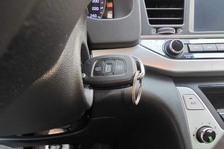 Used Hyundai Elantra (6th Generation / Lingdong) 2016 1.6L Automatic ZhiXuan – Elite Version Interior 1