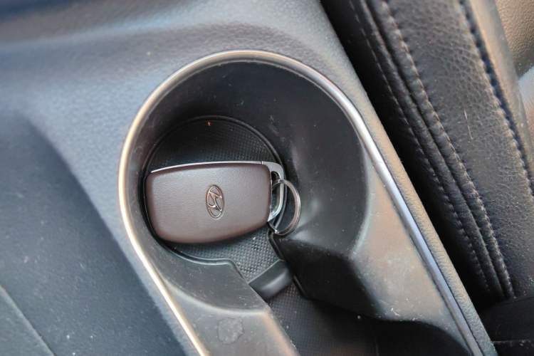 Used Hyundai Elantra (6th Generation / Lingdong) 2016 1.6L Automatic ZhiXuan – Elite Version Interior 1
