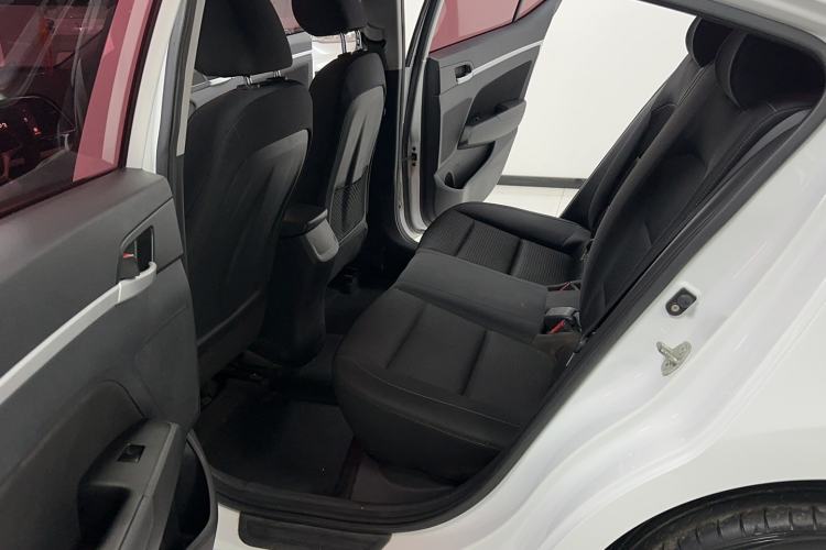 Used Hyundai Elantra (6th Generation / Lingdong) 2016 1.6L Automatic ZhiXuan – Elite Version Interior 1