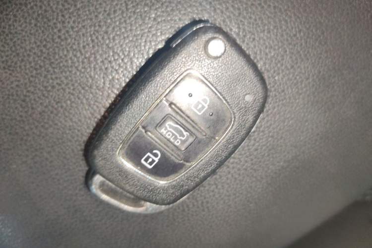 Used Hyundai Elantra (6th Generation / Lingdong) 2016 1.6L Automatic ZhiXuan – Elite Version Interior 1
