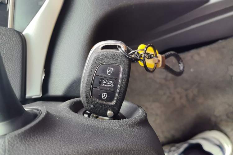 Used Hyundai Elantra (6th Generation / Lingdong) 2016 1.6L Manual ZhiXuan·Youth Edition Interior 1