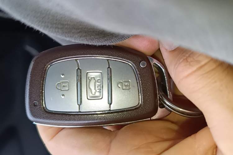 Used Hyundai Elantra (6th Generation / Lingdong) 2016 1.6L Automatic ZhiXuan – Elite Version Interior 1