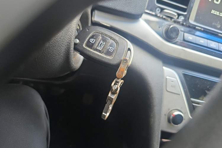 Used Hyundai Elantra (6th Generation / Lingdong) 2016 1.6L Automatic ZhiXuan – Elite Version Interior 1
