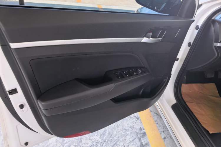Used Hyundai Elantra (6th Generation / Lingdong) 2016 1.6L Automatic ZhiXuan – Elite Version Interior 1
