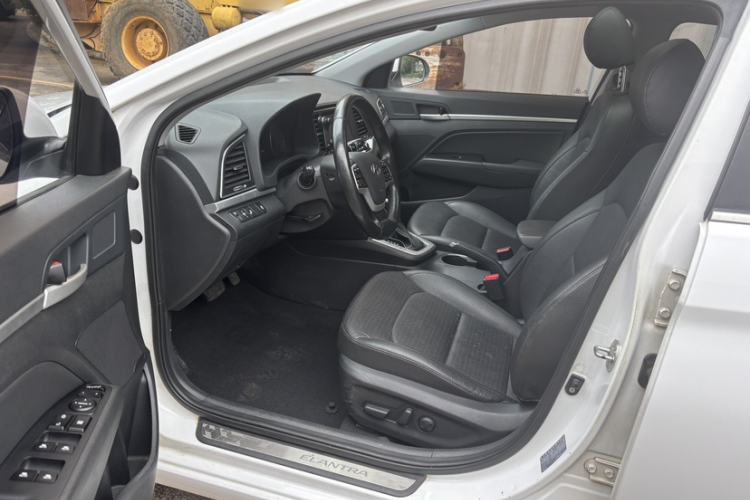 Used Hyundai Elantra (6th Generation / Lingdong) 2016 1.6L Automatic ZhiXuan · Luxury Version Interior 10