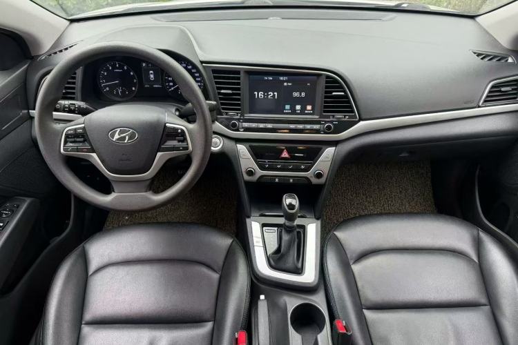 Used Hyundai Elantra (6th Generation / Lingdong) 2016 1.6L Automatic ZhiXuan · Luxury Version Interior 2