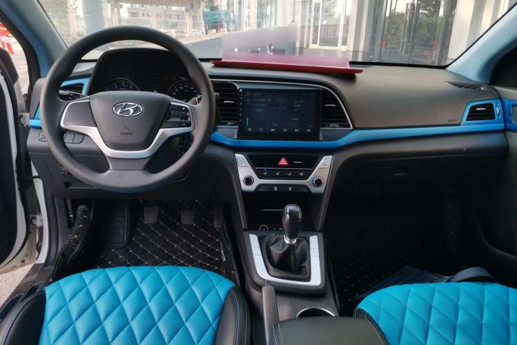 Used Hyundai Elantra (6th Generation / Lingdong) 2016 1.6L Manual ZhiXuan·Youth Edition Interior 2