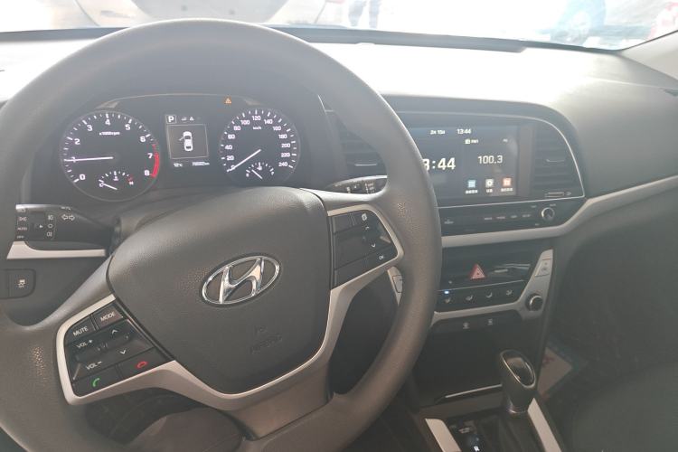 Used Hyundai Elantra (6th Generation / Lingdong) 2016 1.6L Automatic ZhiXuan – Elite Version Interior 2