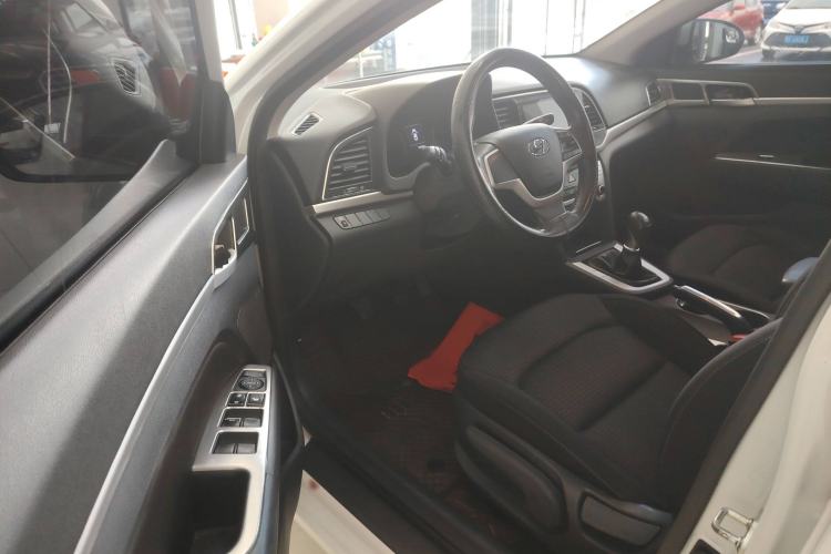 Used Hyundai Elantra (6th Generation / Lingdong) 2016 1.6L Manual ZhiXuan·Youth Edition Interior 2