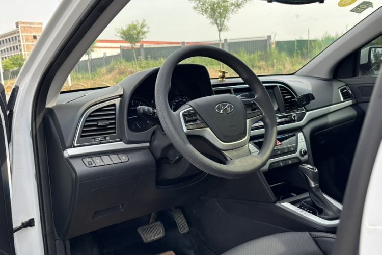 Used Hyundai Elantra (6th Generation / Lingdong) 2016 1.6L Automatic ZhiXuan – Elite Version Interior 2