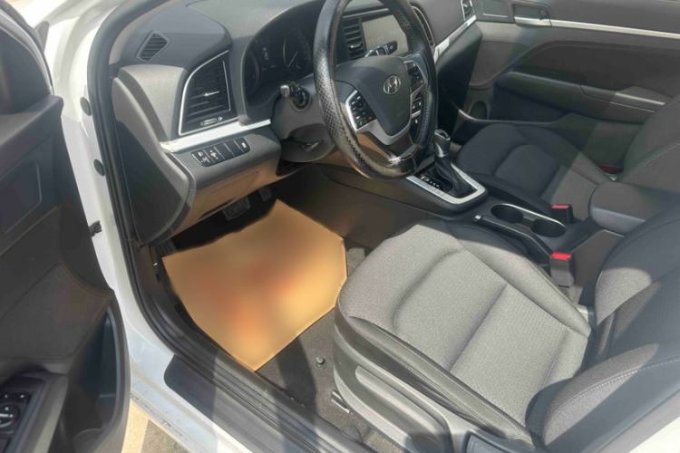 Used Hyundai Elantra (6th Generation / Lingdong) 2016 1.6L Automatic ZhiXuan – Elite Version Interior 2