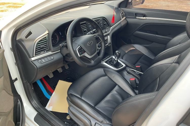 Used Hyundai Elantra (6th Generation / Lingdong) 2016 1.6L Manual ZhiXuan · Dynamic Model Interior 2