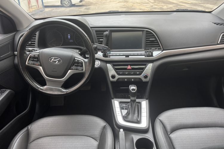 Used Hyundai Elantra (6th Generation / Lingdong) 2016 1.6L Automatic ZhiXuan · Luxury Version Interior 2