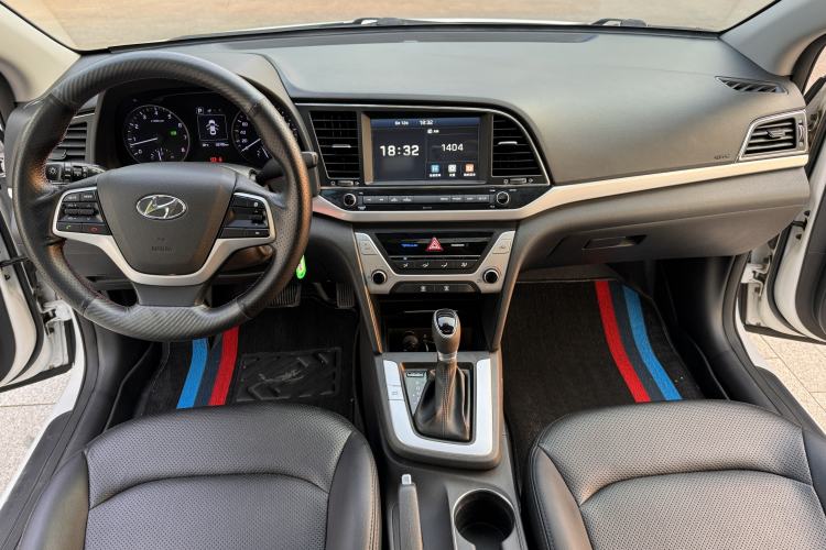 Used Hyundai Elantra (6th Generation / Lingdong) 2016 1.6L Automatic ZhiXuan – Elite Version Interior 2