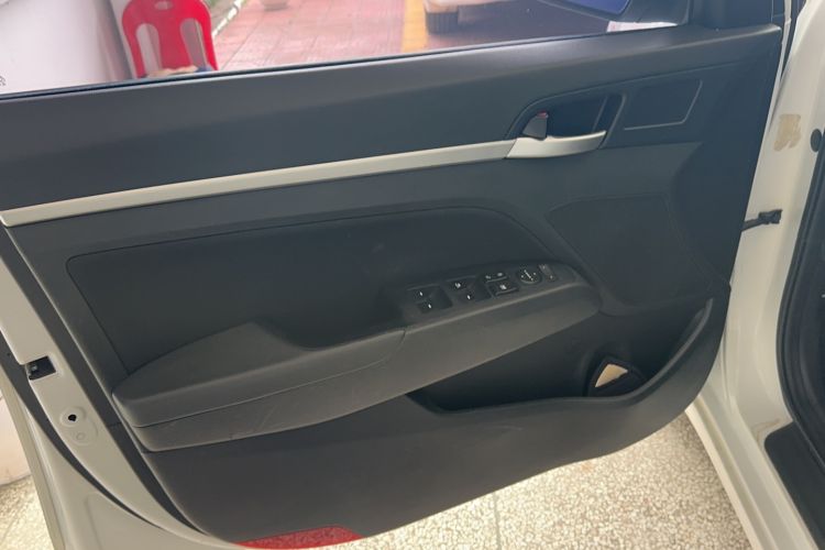 Used Hyundai Elantra (6th Generation / Lingdong) 2016 1.6L Automatic ZhiXuan – Elite Version Interior 2