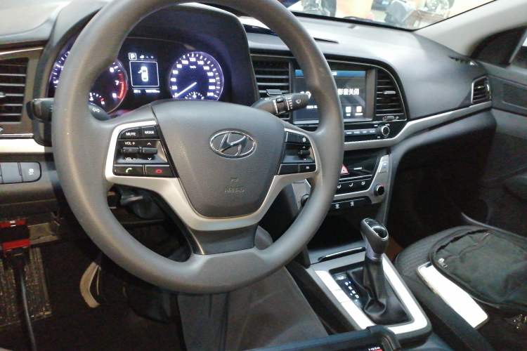 Used Hyundai Elantra (6th Generation / Lingdong) 2016 1.6L Automatic ZhiXuan – Elite Version Interior 2