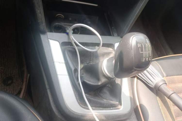Used Hyundai Elantra (6th Generation / Lingdong) 2016 1.6L Manual ZhiXuan·Youth Edition Interior 2