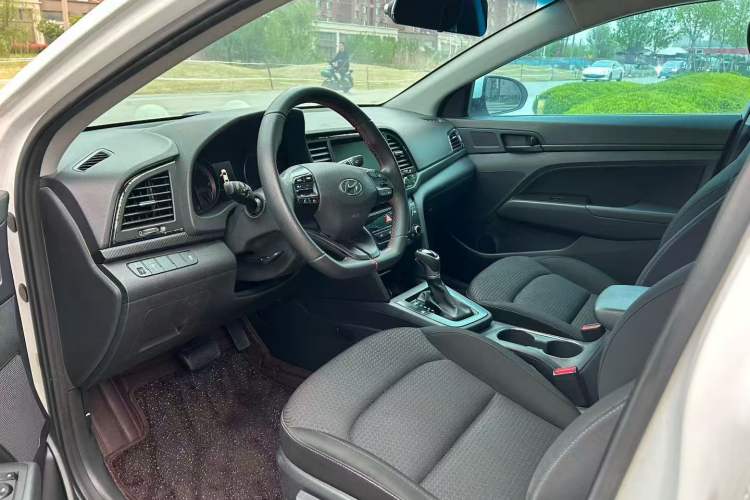 Used Hyundai Elantra (6th Generation / Lingdong) 2016 1.4T Dual-Clutch Xuan Dong · Dynamic Version Interior 2