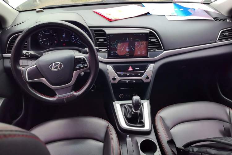 Used Hyundai Elantra (6th Generation / Lingdong) 2016 1.6L Manual ZhiXuan·Youth Edition Interior 2