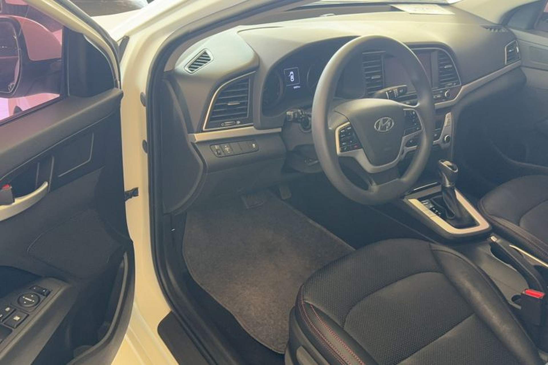 Used Hyundai Elantra (6th Generation / Lingdong) 2016 1.6L Automatic ZhiXuan – Elite Version Interior 2