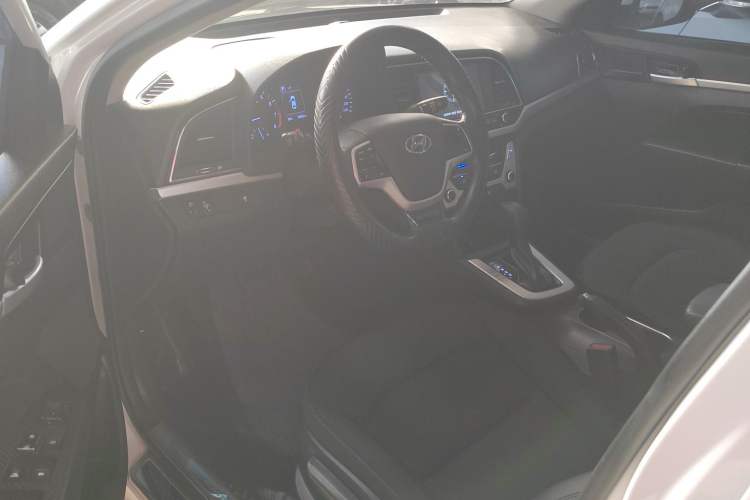 Used Hyundai Elantra (6th Generation / Lingdong) 2016 1.6L Automatic ZhiXuan – Elite Version Interior 3
