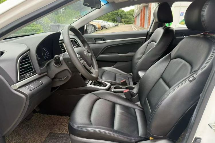Used Hyundai Elantra (6th Generation / Lingdong) 2016 1.6L Automatic ZhiXuan · Luxury Version Interior 3