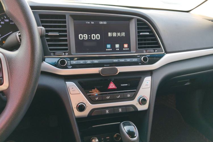 Used Hyundai Elantra (6th Generation / Lingdong) 2016 1.6L Automatic ZhiXuan – Elite Version Interior 3