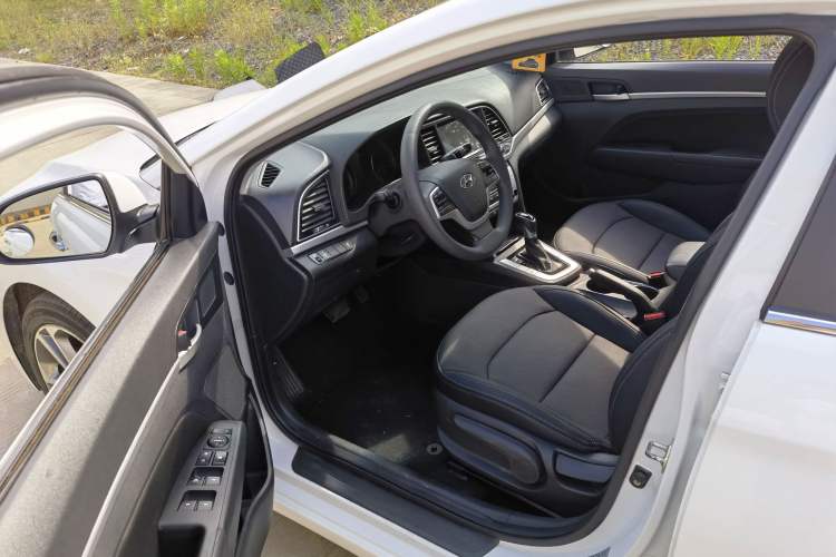 Used Hyundai Elantra (6th Generation / Lingdong) 2016 1.6L Automatic ZhiXuan – Elite Version Interior 3