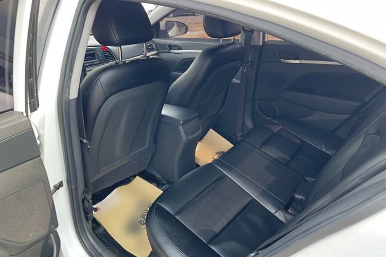 Used Hyundai Elantra (6th Generation / Lingdong) 2016 1.6L Manual ZhiXuan · Dynamic Model Interior 3