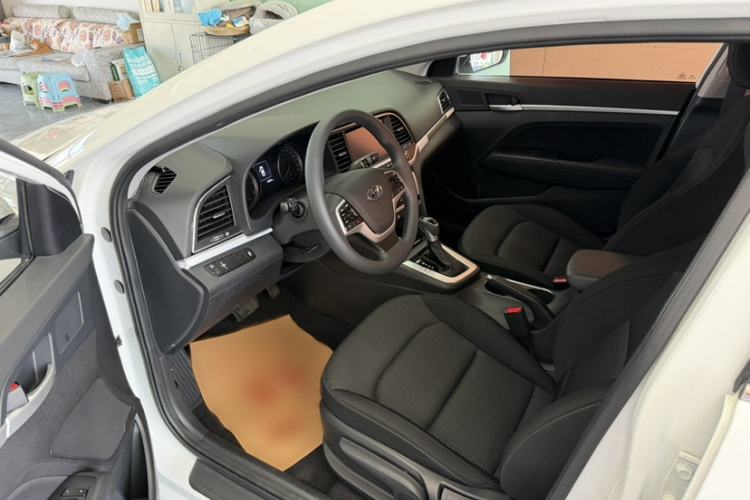 Used Hyundai Elantra (6th Generation / Lingdong) 2016 1.6L Automatic ZhiXuan – Elite Version Interior 3