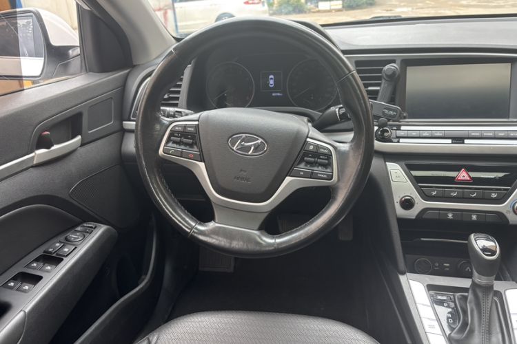 Used Hyundai Elantra (6th Generation / Lingdong) 2016 1.6L Automatic ZhiXuan · Luxury Version Interior 3