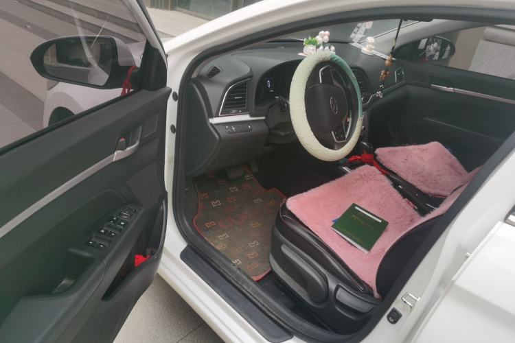 Used Hyundai Elantra (6th Generation / Lingdong) 2016 1.6L Automatic ZhiXuan – Elite Version Interior 3