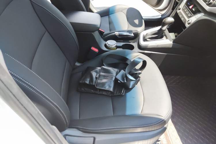 Used Hyundai Elantra (6th Generation / Lingdong) 2016 1.6L Automatic ZhiXuan – Elite Version Interior 3