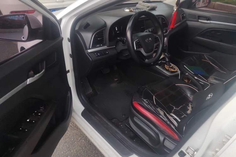 Used Hyundai Elantra (6th Generation / Lingdong) 2016 1.6L Automatic ZhiXuan – Elite Version Interior 3