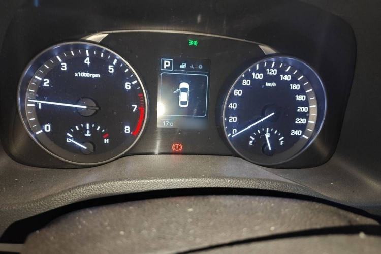 Used Hyundai Elantra (6th Generation / Lingdong) 2016 1.6L Automatic ZhiXuan – Elite Version Interior 3
