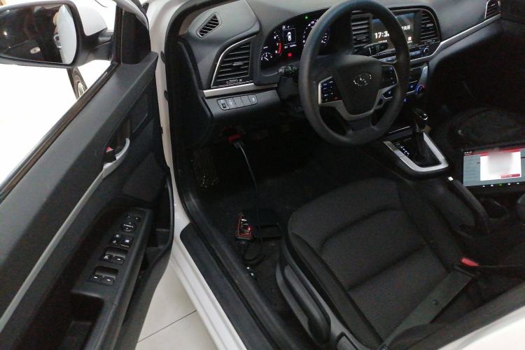 Used Hyundai Elantra (6th Generation / Lingdong) 2016 1.6L Automatic ZhiXuan – Elite Version Interior 3