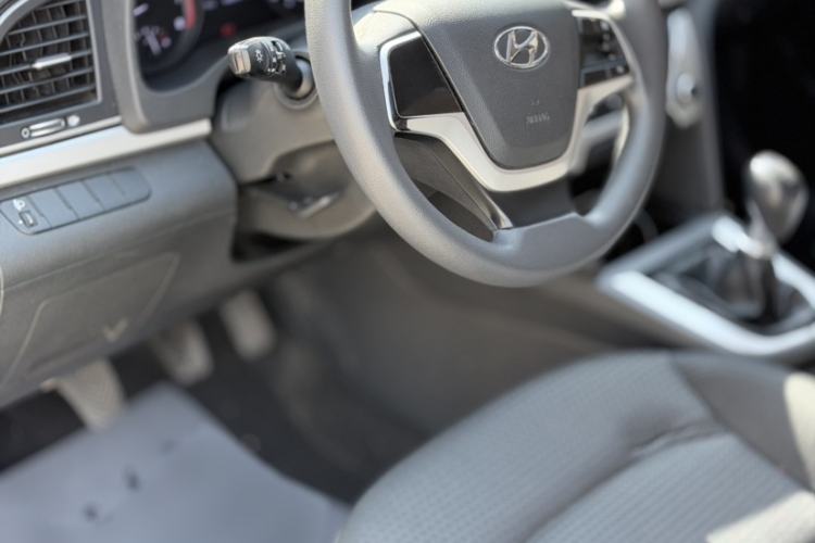 Used Hyundai Elantra (6th Generation / Lingdong) 2016 1.6L Manual ZhiXuan·Youth Edition Interior 3