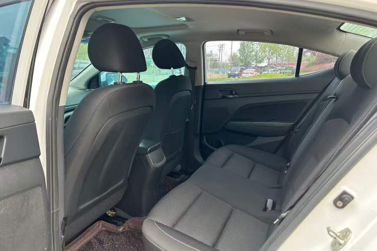Used Hyundai Elantra (6th Generation / Lingdong) 2016 1.4T Dual-Clutch Xuan Dong · Dynamic Version Interior 3